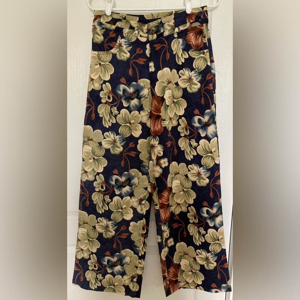 BRAND NEW Adorable UNIQ Floral Corduroy High Waisted Wide Leg Pants Size Small